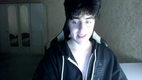 Snapshot of vlad1605 chatting on 11-16-25, 02:22 Martin online show from 11-16-25, 02:22