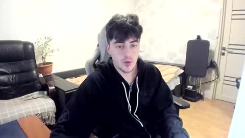 Snapshot of vlad1605 chatting on 11-25-25, 10:26 Martin online show from 11-25-25, 10:26