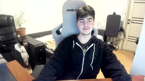 Snapshot of vlad1605 chatting on 11-28-25, 01:08 Martin online show from 11-28-25, 01:08