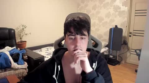 Snapshot of vlad1605 chatting on 12-16-25, 01:54 Martin online show from 12-16-25, 01:54