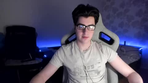 Snapshot of vlad1605 chatting on 05-27-26, 01:57 Martin online show from 05-27-26, 01:57