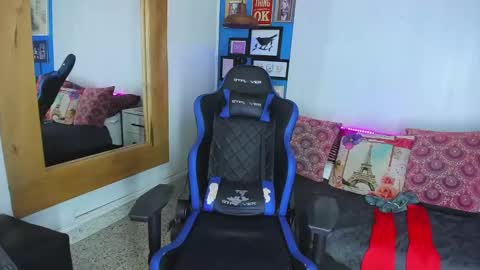 Snapshot of vladhellsing4 chatting on 12-25-24, 11:20 Vlad online show from 12-25-24, 11:20