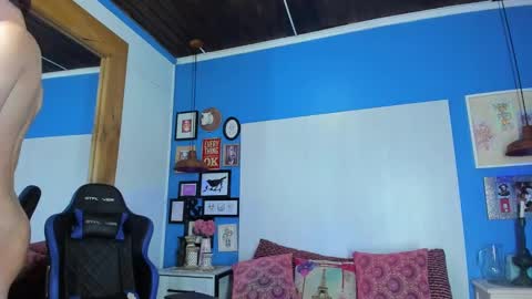 Snapshot of vladhellsing4 chatting on 01-09-25, 02:29 Vlad online show from 01-09-25, 02:29