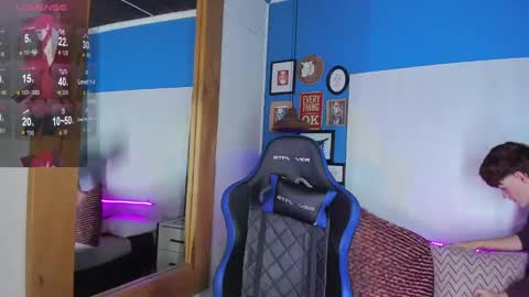 Snapshot of vladhellsing4 chatting on 02-06-25, 02:37 Vlad online show from 02-06-25, 02:37