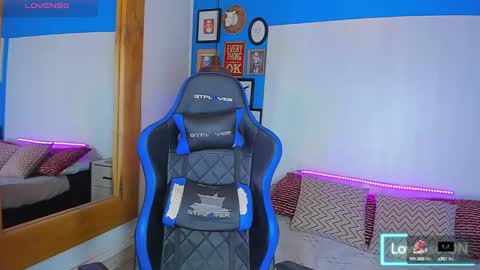 Snapshot of vladhellsing4 chatting on 02-07-25, 02:47 Vlad online show from 02-07-25, 02:47