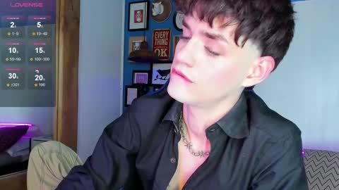 Snapshot of vladhellsing4 chatting on 03-01-25, 03:27 Vlad online show from 03-01-25, 03:27