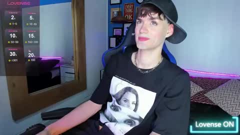 Snapshot of vladhellsing4 chatting on 03-10-25, 02:05 Vlad online show from 03-10-25, 02:05