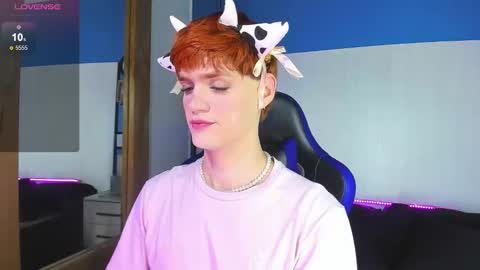 Snapshot of vladhellsing4 chatting on 09-12-25, 02:06 Vlad online show from 09-12-25, 02:06