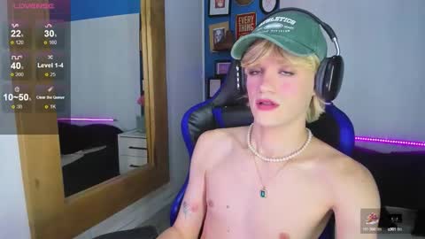 Snapshot of vladhellsing4 chatting on 09-17-25, 02:41 Vlad online show from 09-17-25, 02:41