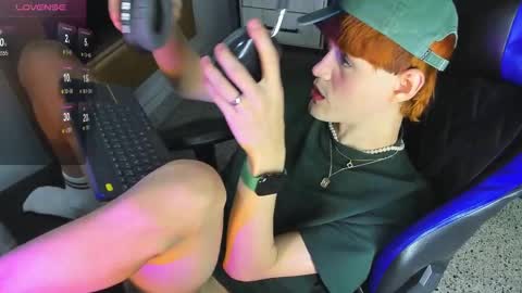 Snapshot of vladhellsing4 chatting on 09-27-25, 02:44 Vlad online show from 09-27-25, 02:44