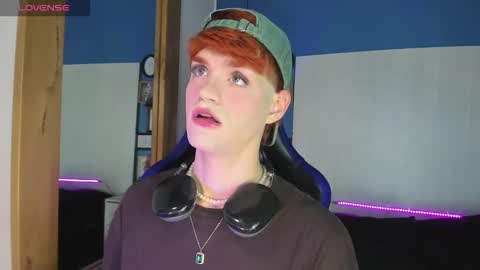 Snapshot of vladhellsing4 chatting on 10-05-25, 02:59 Vlad online show from 10-05-25, 02:59