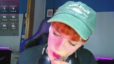 Snapshot of vladhellsing4 chatting on 10-14-25, 02:51 Vlad online show from 10-14-25, 02:51