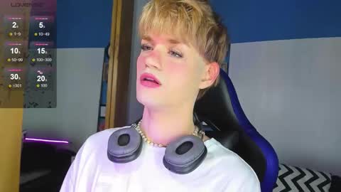 Snapshot of vladhellsing4 chatting on 10-23-25, 02:16 Vlad online show from 10-23-25, 02:16