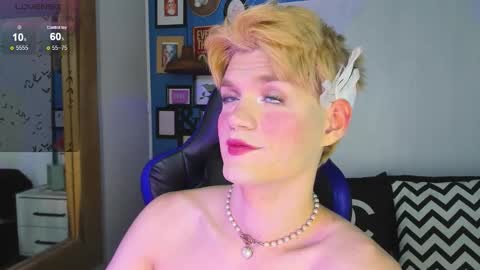 Snapshot of vladhellsing4 chatting on 10-30-25, 03:02 Vlad online show from 10-30-25, 03:02