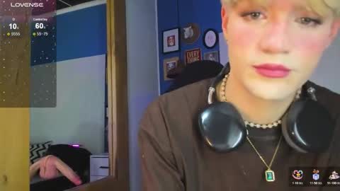 Snapshot of vladhellsing4 chatting on 11-21-25, 02:27 Vlad online show from 11-21-25, 02:27