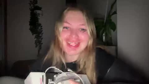 Hey Im Charlie 3 online show from 12-22-25, 10:40