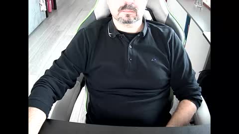 Snapshot of vonele chatting on 01-10-25, 01:41 Vonn online show from 01-10-25, 01:41