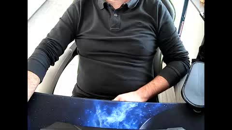 Snapshot of vonele chatting on 10-16-25, 11:33 Vonn online show from 10-16-25, 11:33