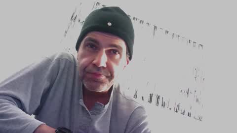 Snapshot of voyeuredeluxe chatting on 12-17-25, 10:10 voyeuredeluxe online show from 12-17-25, 10:10