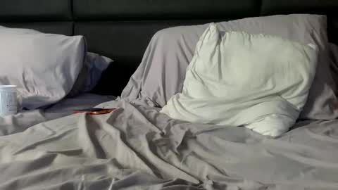 Enjoy guys of all ages if you are not on cam please dont ask for requests if i dont respond dont think im ignoring you i online show from 12-15-25, 07:40