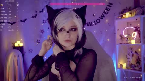 Snapshot of vronnier chatting on 10-31-25, 07:04 vronnier online show from 10-31-25, 07:04