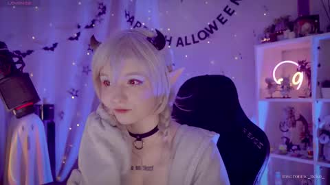 Snapshot of vronnier chatting on 11-06-25, 11:00 vronnier online show from 11-06-25, 11:00