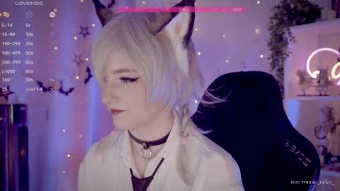 Snapshot of vronnier chatting on 11-12-25, 12:16 vronnier online show from 11-12-25, 12:16