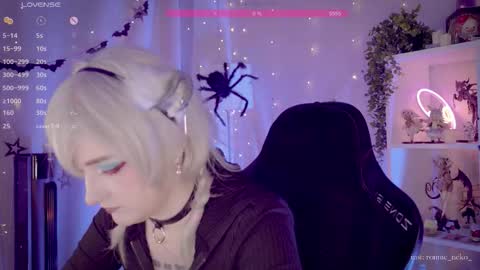 Snapshot of vronnier chatting on 11-13-25, 12:26 vronnier online show from 11-13-25, 12:26