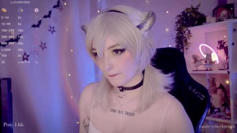 Snapshot of vronnier chatting on 11-28-25, 02:42 vronnier online show from 11-28-25, 02:42