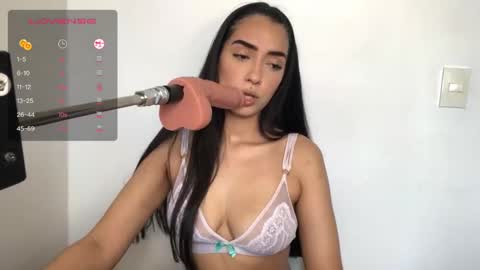 vsantini_ online show from 02-05-25, 10:01