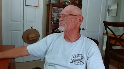 Snapshot of vueuorme chatting on 09-28-25, 04:12 Vueuorme online show from 09-28-25, 04:12