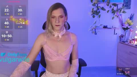 Snapshot of vulgar_wife chatting on 10-17-25, 10:23 Vikky online show from 10-17-25, 10:23
