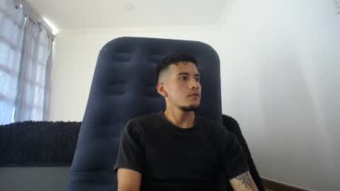 Snapshot of wade_wil chatting on 01-04-25, 08:27 wade and antonella online show from 01-04-25, 08:27