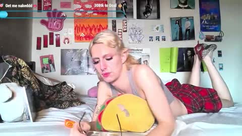 Snapshot of wahbaby chatting on 03-11-26, 09:32 marz online show from 03-11-26, 09:32