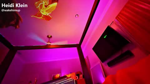 Snapshot of wakehimup chatting on 12-17-25, 09:48 wakehimup online show from 12-17-25, 09:48