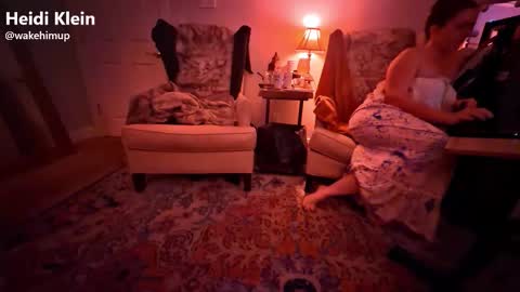 Snapshot of wakehimup chatting on 12-19-25, 09:05 wakehimup online show from 12-19-25, 09:05