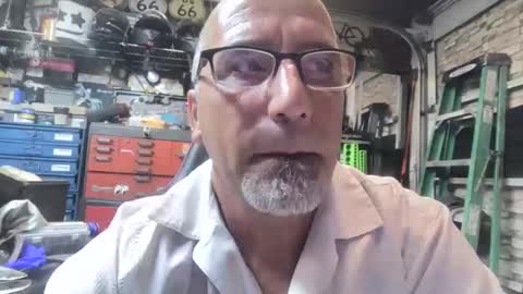 Snapshot of wakesblowinclouds chatting on 11-01-25, 08:05 wakesblowinclouds online show from 11-01-25, 08:05