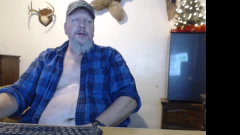 Snapshot of walkingbird chatting on 12-13-24, 10:55 walkingbird online show from 12-13-24, 10:55