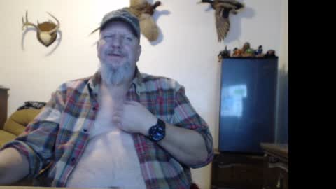 Snapshot of walkingbird chatting on 02-01-25, 01:44 walkingbird online show from 02-01-25, 01:44