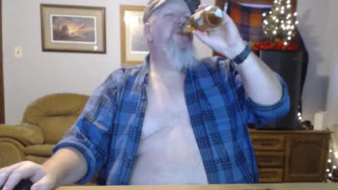 Snapshot of walkingbird chatting on 12-20-25, 09:11 walkingbird online show from 12-20-25, 09:11