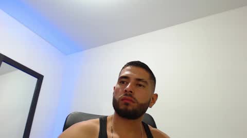 Snapshot of walter_brownn01 chatting on 01-19-25, 02:25 WALTER BROWN  online show from 01-19-25, 02:25