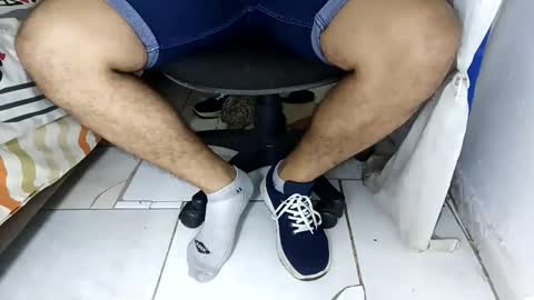 Snapshot of waltherfeet_ chatting on 05-10-26, 05:29 WaltherFeet online show from 05-10-26, 05:29