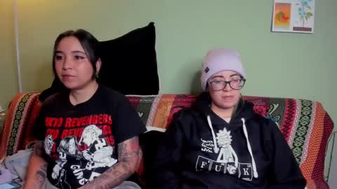 Snapshot of waningrosee chatting on 02-19-25, 01:18 Waningrose Lu online show from 02-19-25, 01:18