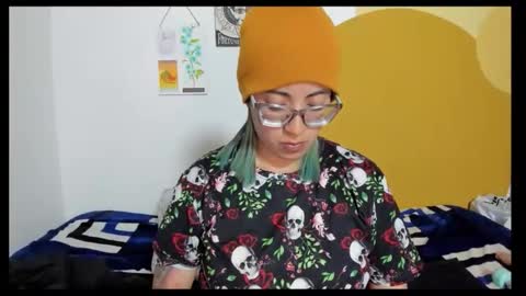 Snapshot of waningrosee chatting on 11-17-25, 11:10 Waningrose Lu online show from 11-17-25, 11:10