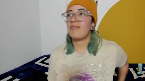 Snapshot of waningrosee chatting on 11-20-25, 12:00 Waningrose Lu online show from 11-20-25, 12:00