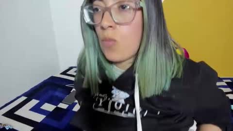 Snapshot of waningrosee chatting on 11-30-25, 11:31 Waningrose Lu online show from 11-30-25, 11:31