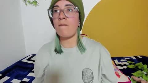 Snapshot of waningrosee chatting on 12-02-25, 12:27 Waningrose Lu online show from 12-02-25, 12:27