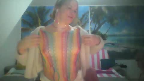 Snapshot of wannafeelitall chatting on 12-28-24, 08:58 Emilia inst  online show from 12-28-24, 08:58