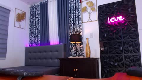 Snapshot of wantedsugar_ chatting on 02-26-25, 02:15 Galems online show from 02-26-25, 02:15