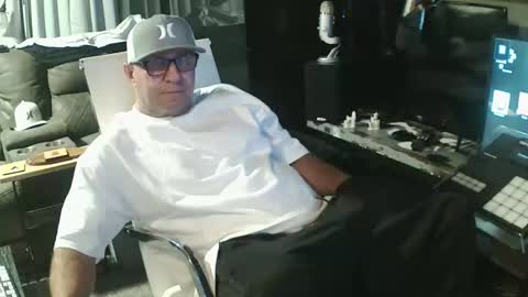 inittogetitin online show from 05-13-26, 09:17